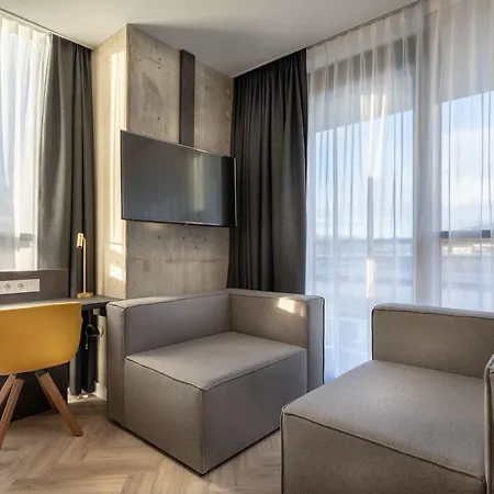 New Kit Hotel
