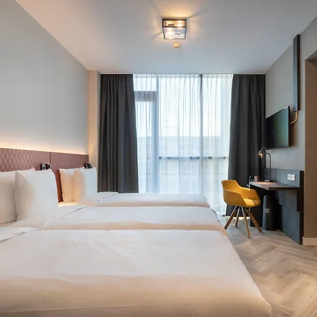 New Kit 3* Amsterdam