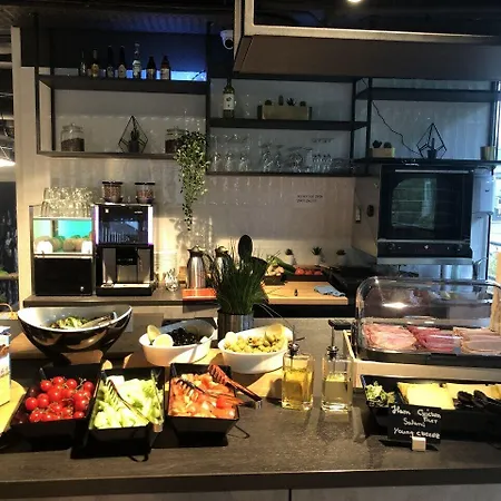 New Kit 3* Amsterdam