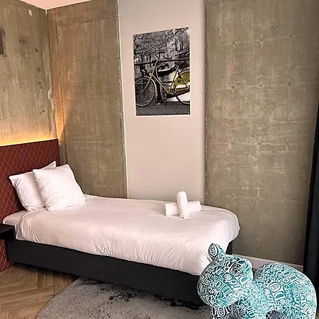 New Kit Hotel