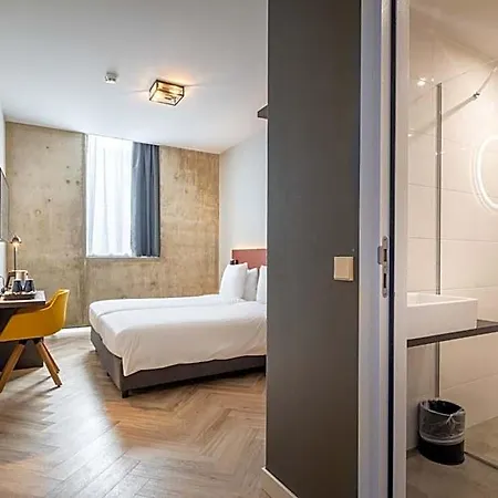 New Kit Hotel