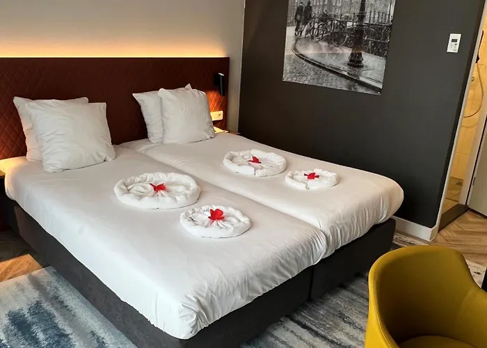 New Kit 3* Amsterdam