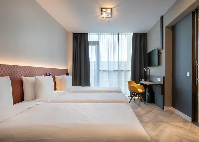 New Kit 3* Amsterdam